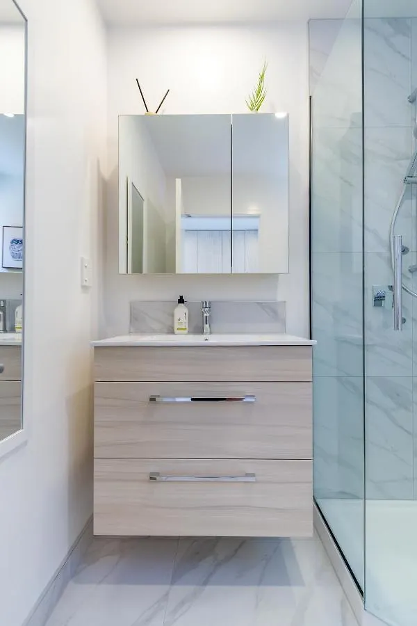 Modern, Convenient, Central: 1 Bedroom Loft 基督城 公寓