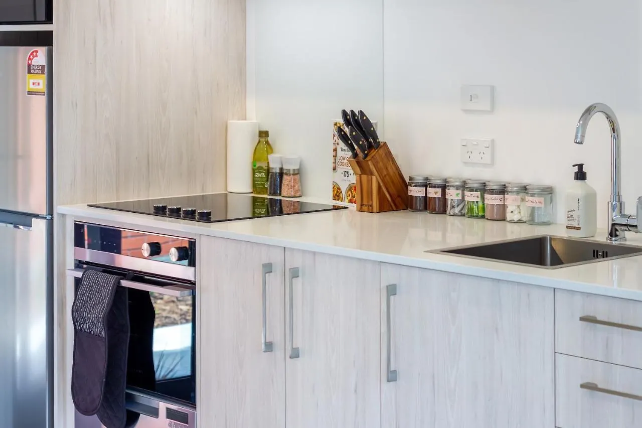 Modern, Convenient, Central: 1 Bedroom Loft 基督城 0*,  新西兰