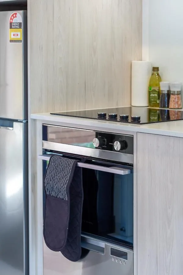Modern, Convenient, Central: 1 Bedroom Loft 基督城